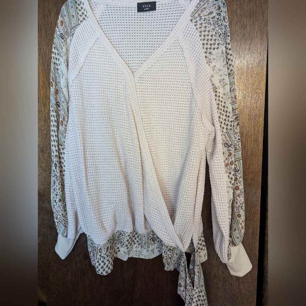 Women's waffle shirt with sheer sleeves
